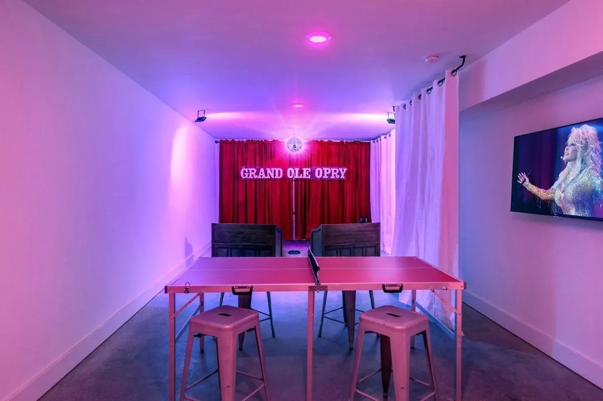 New Dollys Dream 12 Beds Downtown Nash Opry Karaoke Villa Nashville Nyaraló